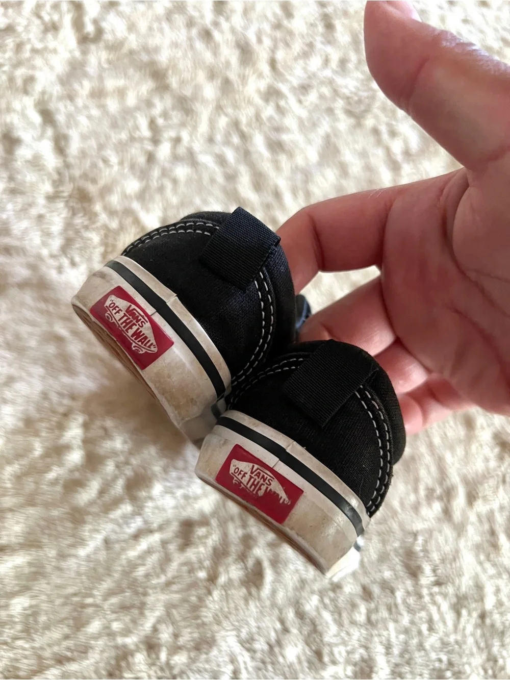VANS Toddler's Black & White Casual Sneakers Size 6.0